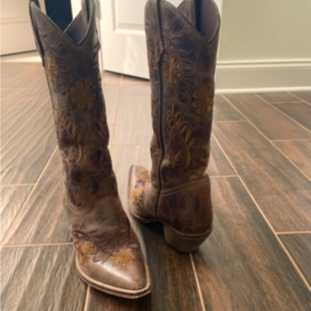 Women’s Rawhide cowgirl boots